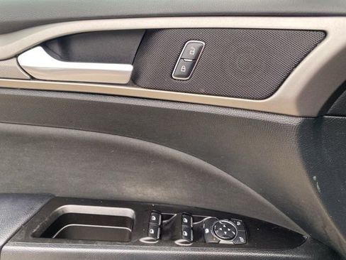 Used 2017 Ford Fusion SE FWD image 20