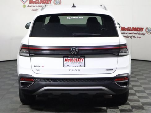 Used 2025 Volkswagen Taos SE AWD/4WD image 6