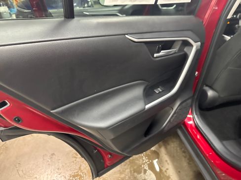 Used 2025 Toyota RAV4 XLE AWD/4WD image 27