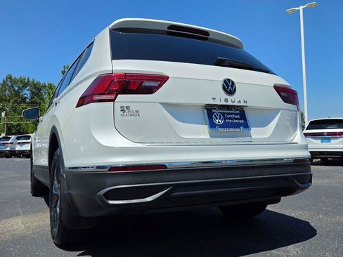 Certified 2023 Volkswagen Tiguan SE w/ Panoramic Sunroof Package FWD image 5