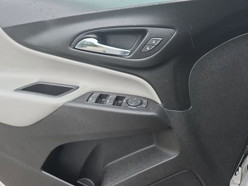 Used 2018 Chevrolet Equinox LT FWD image 23
