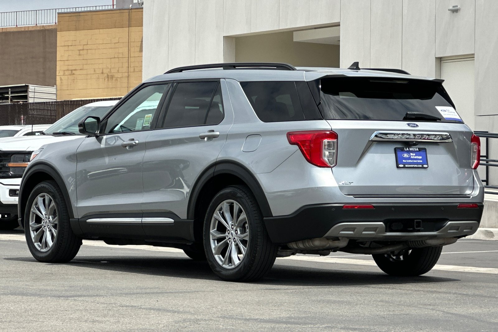 Used 2022 Ford Explorer XLT w/ Equipment Group 202A RWD image 5