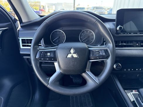 Used 2022 Mitsubishi Outlander ES image 14