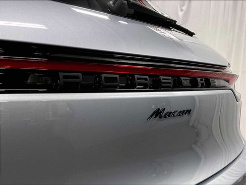 New 2026 Porsche Macan image 33