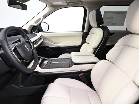 New 2027 Lincoln Navigator Reserve w/ Jet Appearance Package AWD/4WD image 13