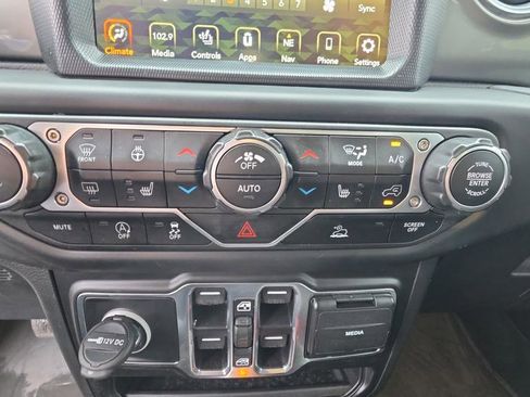 Used 2023 Jeep Wrangler Unlimited Sahara w/ Cold Weather Group AWD/4WD image 24