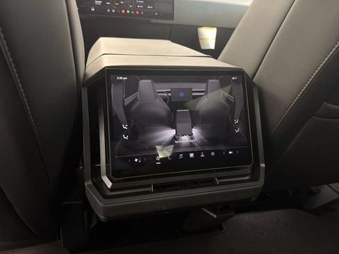 Used 2025 Tesla Cybertruck AWD Crew Cab image 22