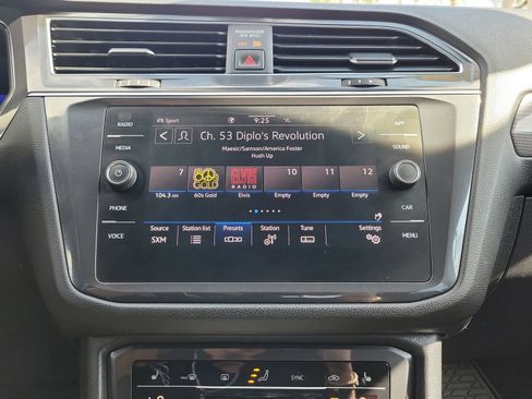 Used 2022 Volkswagen Tiguan SE AWD/4WD image 32