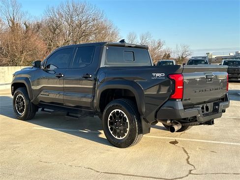 Used 2024 Toyota Tacoma TRD Off-Road image 3