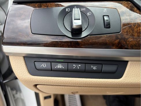 Used 2015 BMW 750Li RWD image 36