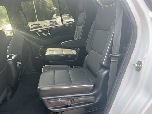 Used 2024 GMC Yukon SLT w/ SLT Luxury Package AWD/4WD image 14