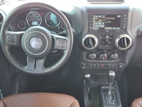 Used 2017 Jeep Wrangler Unlimited Rubicon w/ Connectivity Group AWD/4WD image 26