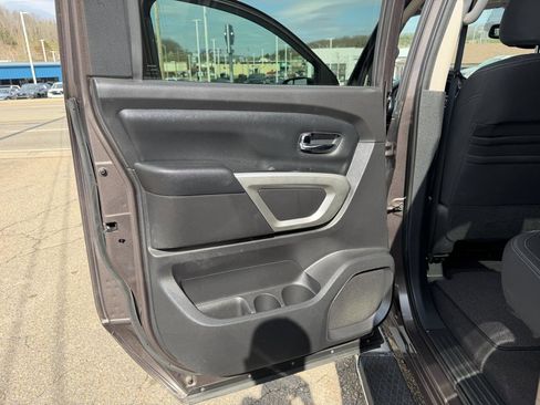 Used 2017 Nissan Titan SV image 22