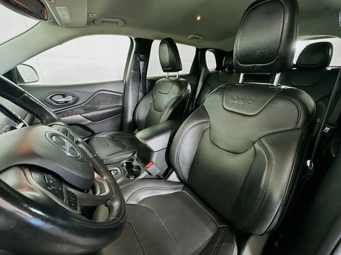 Used 2019 Jeep Cherokee Limited image 13