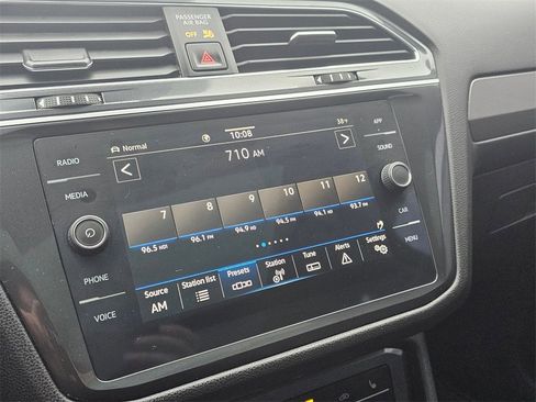 Used 2022 Volkswagen Tiguan SE image 20