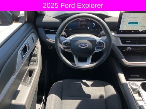 Used 2025 Ford Explorer Active image 28