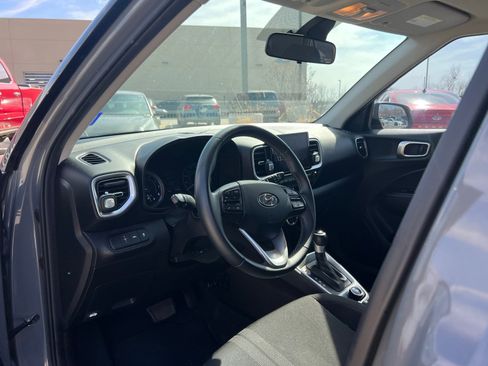 Used 2021 Hyundai Venue SEL w/ Premium Package image 21