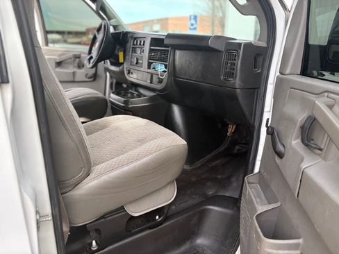 Used 2017 Chevrolet Express 3500 image 27