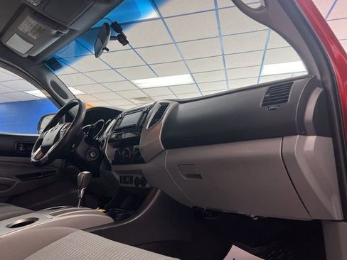 Used 2014 Toyota Tacoma 4x4 Access Cab image 10