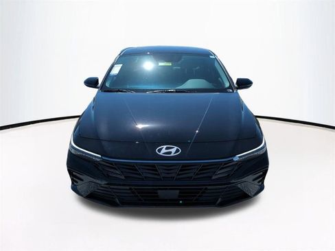 New 2026 Hyundai Elantra Limited FWD image 3