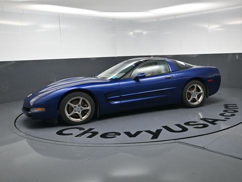 Used 2004 Chevrolet Corvette Coupe w/ Preferred Equipment Group RWD image 6