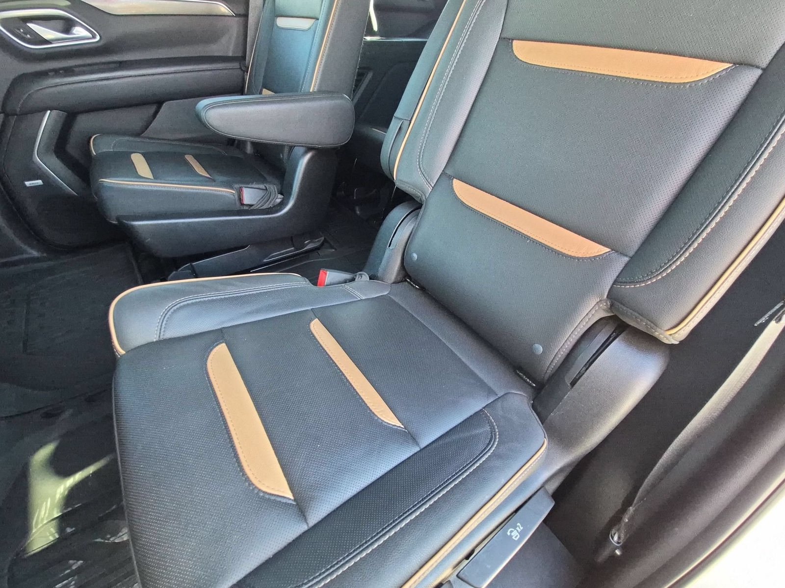 Used 2023 GMC Yukon AT4 w/ Technology Package AWD/4WD image 29