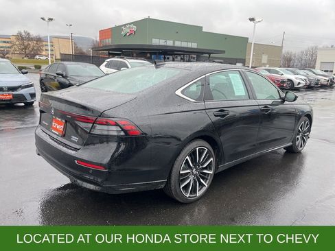 Used 2025 Honda Accord Touring image 8