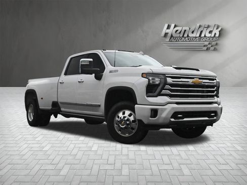 Used 2025 Chevrolet Silverado 3500 High Country w/ High Country Premium Package image 2