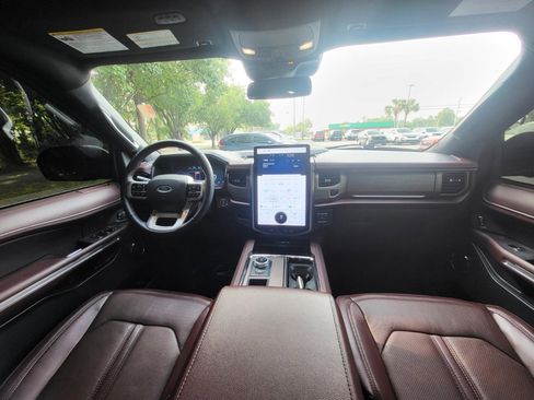 Used 2024 Ford Expedition Limited RWD image 16