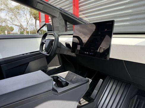 Used 2024 Tesla Cybertruck AWD Crew Cab image 21