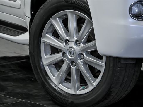 Used 2009 Lexus LX 570 4WD image 3