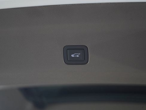 Used 2025 GMC Yukon Denali w/ Denali Reserve Package AWD/4WD image 19