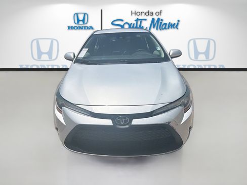 Used 2021 Toyota Corolla LE FWD image 2