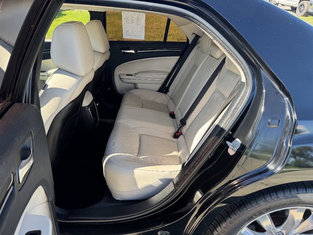 Used 2018 Chrysler 300 Limited AWD/4WD image 12