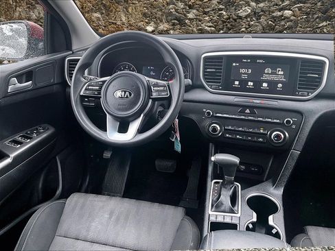 Used 2021 Kia Sportage LX image 5