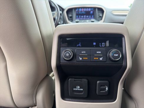 Used 2018 GMC Acadia Denali w/ Technology Package AWD/4WD image 27