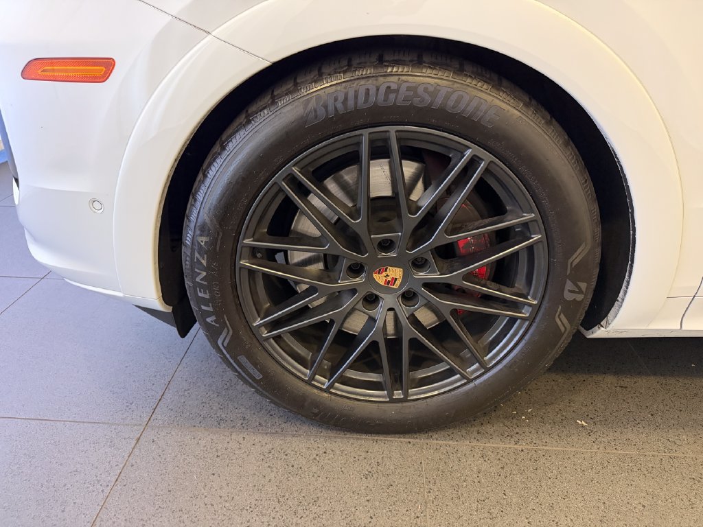 Used 2025 Porsche Cayenne GTS AWD/4WD image 10