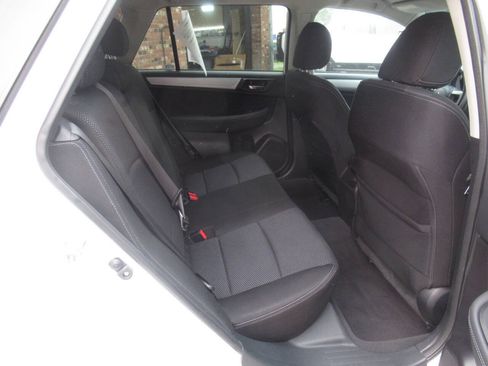 Used 2017 Subaru Outback 2.5i Premium AWD/4WD image 7