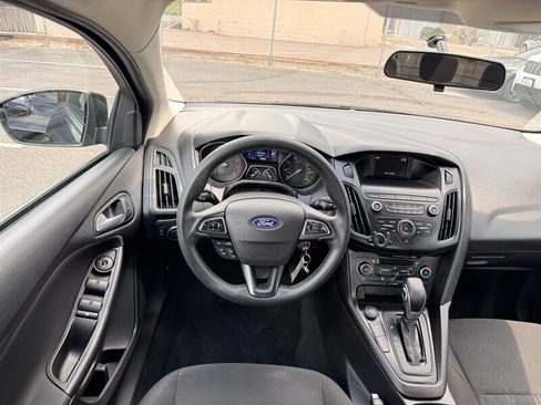 Used 2018 Ford Focus SE w/ SE Appearance Package FWD image 14