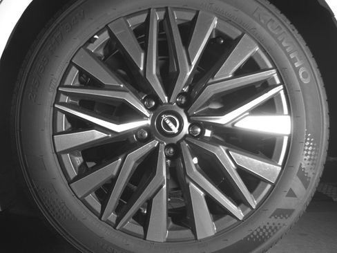 Used 2025 Nissan Altima 2.5 SV FWD image 14