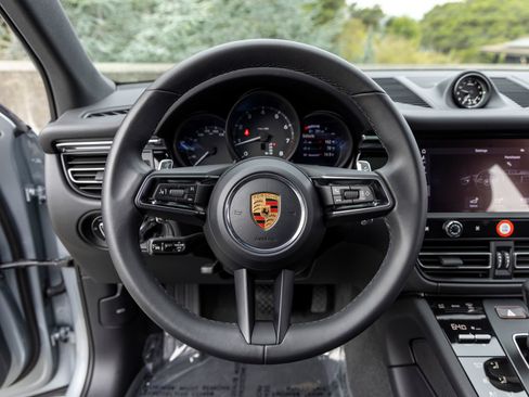 Certified 2026 Porsche Macan AWD/4WD image 35