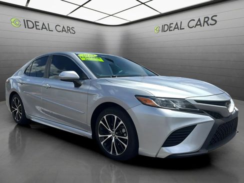 Used 2020 Toyota Camry SE w/ Carpet Mat Package FWD image 3
