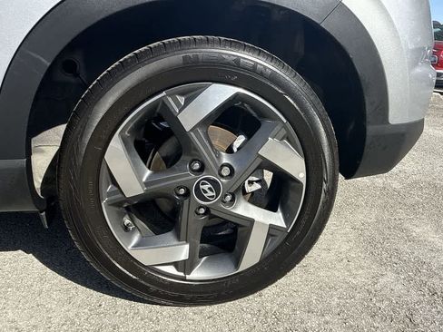 Used 2025 Hyundai Venue SEL FWD image 10