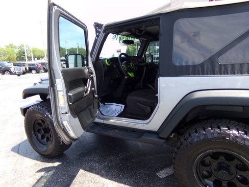Used 2014 Jeep Wrangler Sport AWD/4WD image 17
