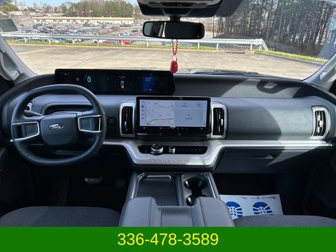 Used 2025 Ford Expedition Active RWD image 14