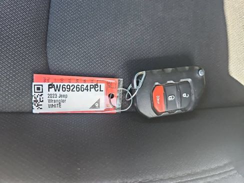 Used 2023 Jeep Wrangler Unlimited AWD/4WD image 20