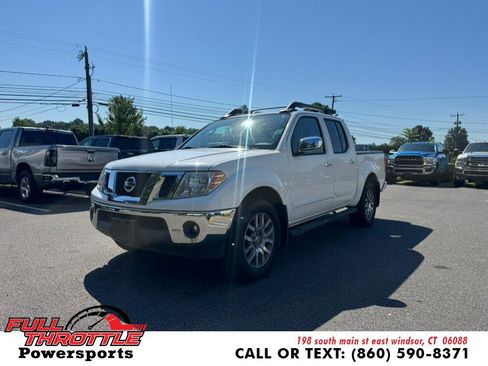 Used 2011 Nissan Frontier SL w/ Moonroof Pkg image 4