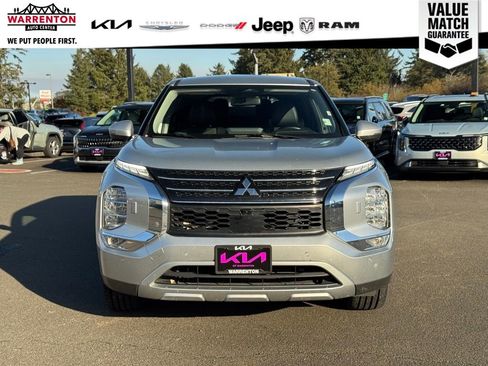 Used 2024 Mitsubishi Outlander SE image 12