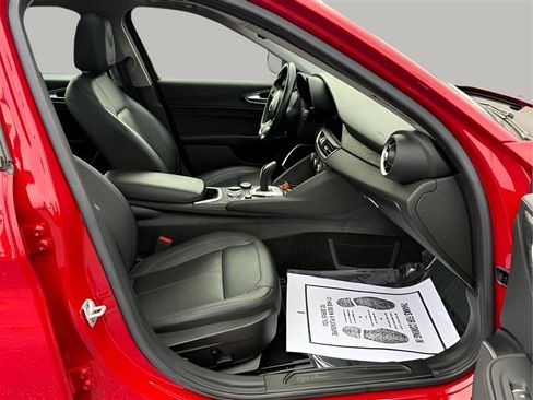 Used 2020 Alfa Romeo Giulia w/ Nero Edizione image 31