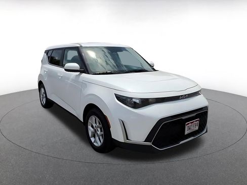 Used 2025 Kia Soul LX w/ LX Technology Package FWD image 3